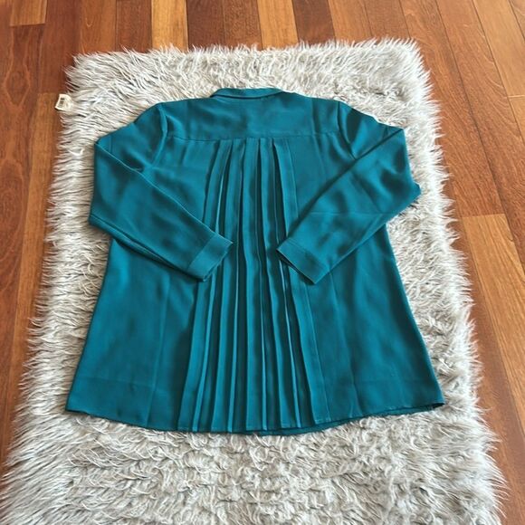 J Jill women’s teal polyester pleated back long sleeve button‎ front shirt - Picture 5 of 5